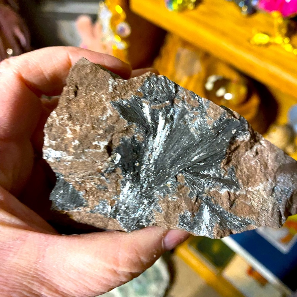 BRIGHT PYROLUSITE CRYSTALS